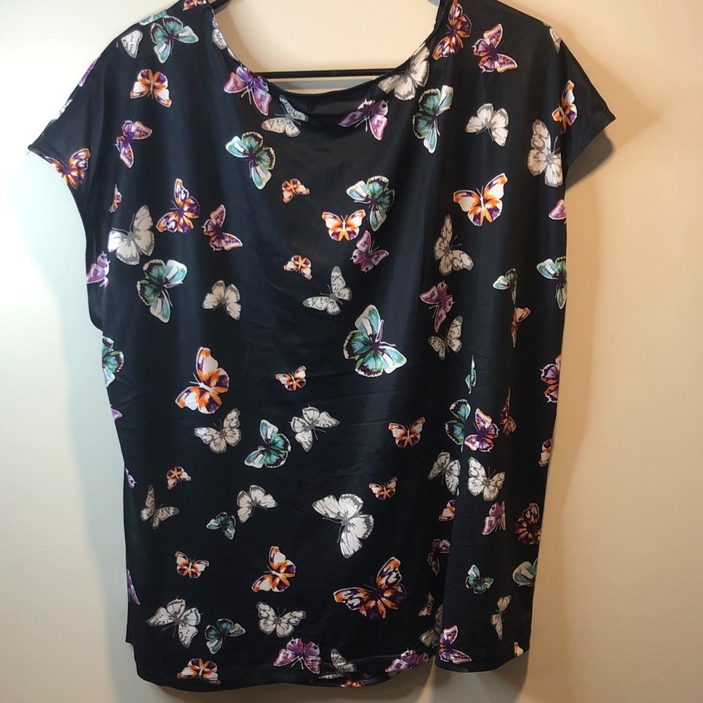 Elegant Butterfly Print Women's Blouse - Picture 5 of 5
